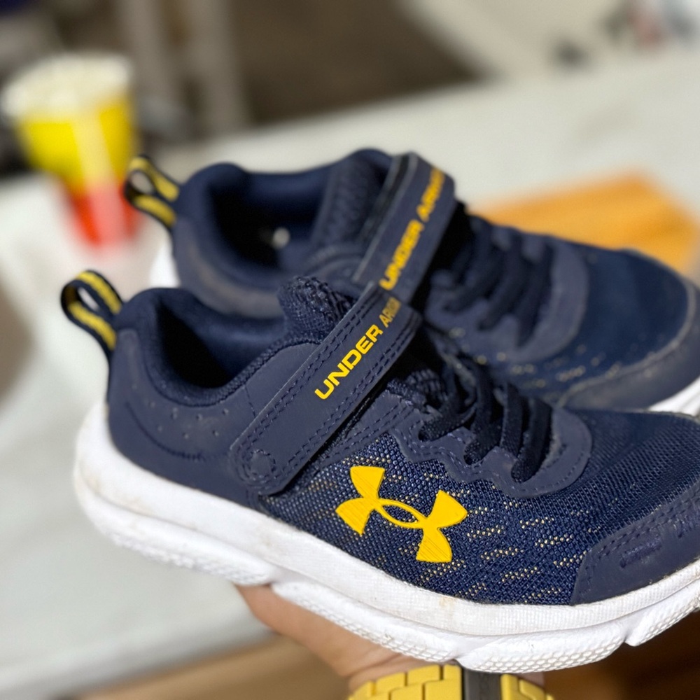 Under Armour Kids Sneakers in Navy and Yellow